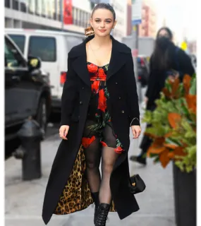 Joey King Entertainment Tonight 2022 Black Coat