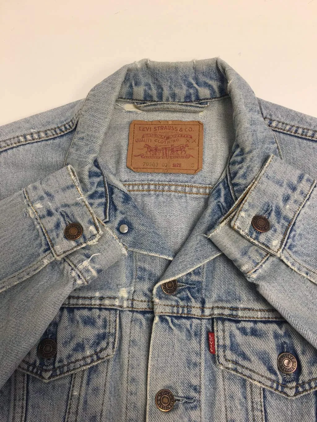 Vintage Levis distressed denim jacket, pale blue – Small