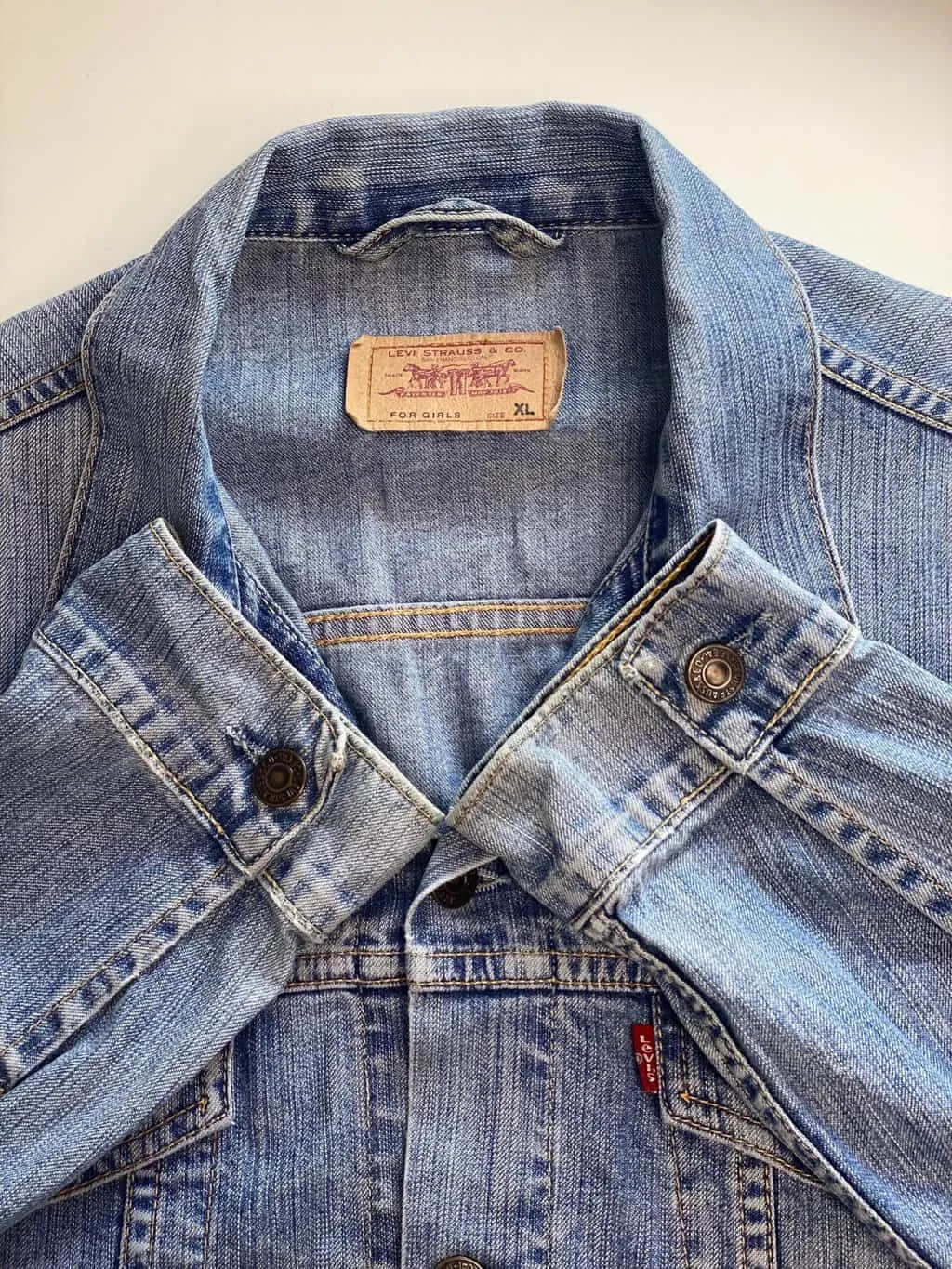 Women’s vintage Levis for girls pale blue denim jacket – Medium