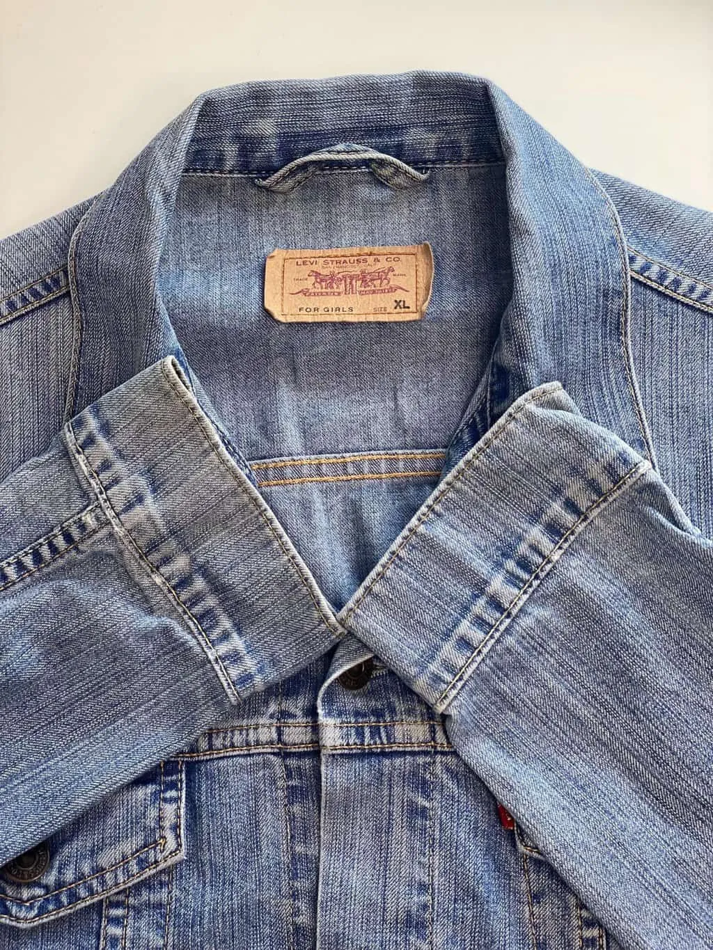 Women’s vintage Levis for girls pale blue denim jacket – Medium